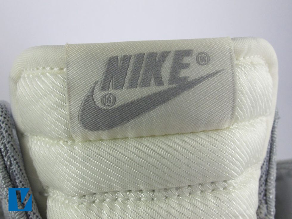 Women\u2019s Dunk Sky Hi's normally feature a label with the Nike logo on the tongue. Check the quality of the embroidery and that the shape of the tongue is correct.