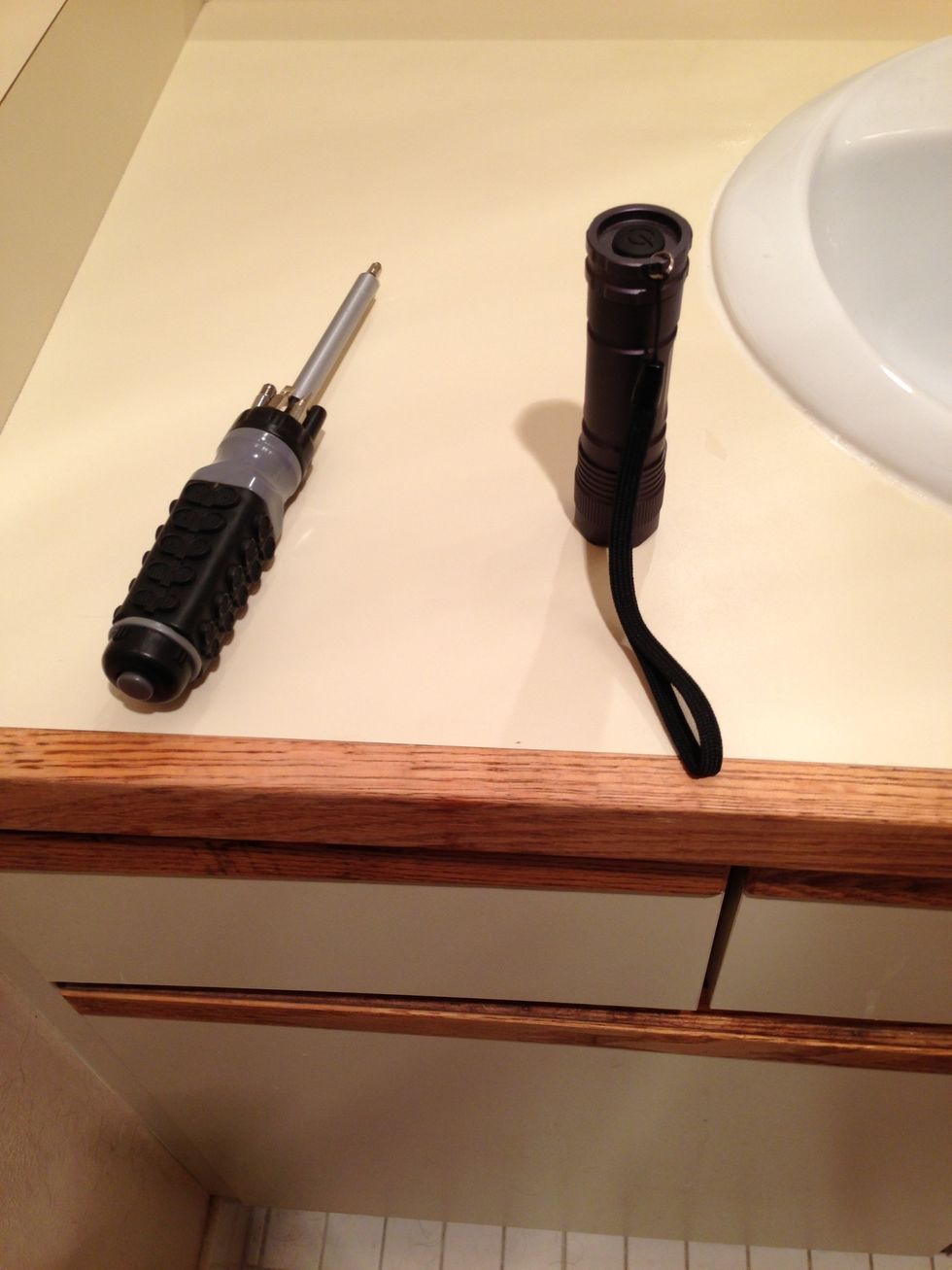 Woo a screwdriver and flashlight! My fan is on the same circuit as the light so I'll be leaving the power on.