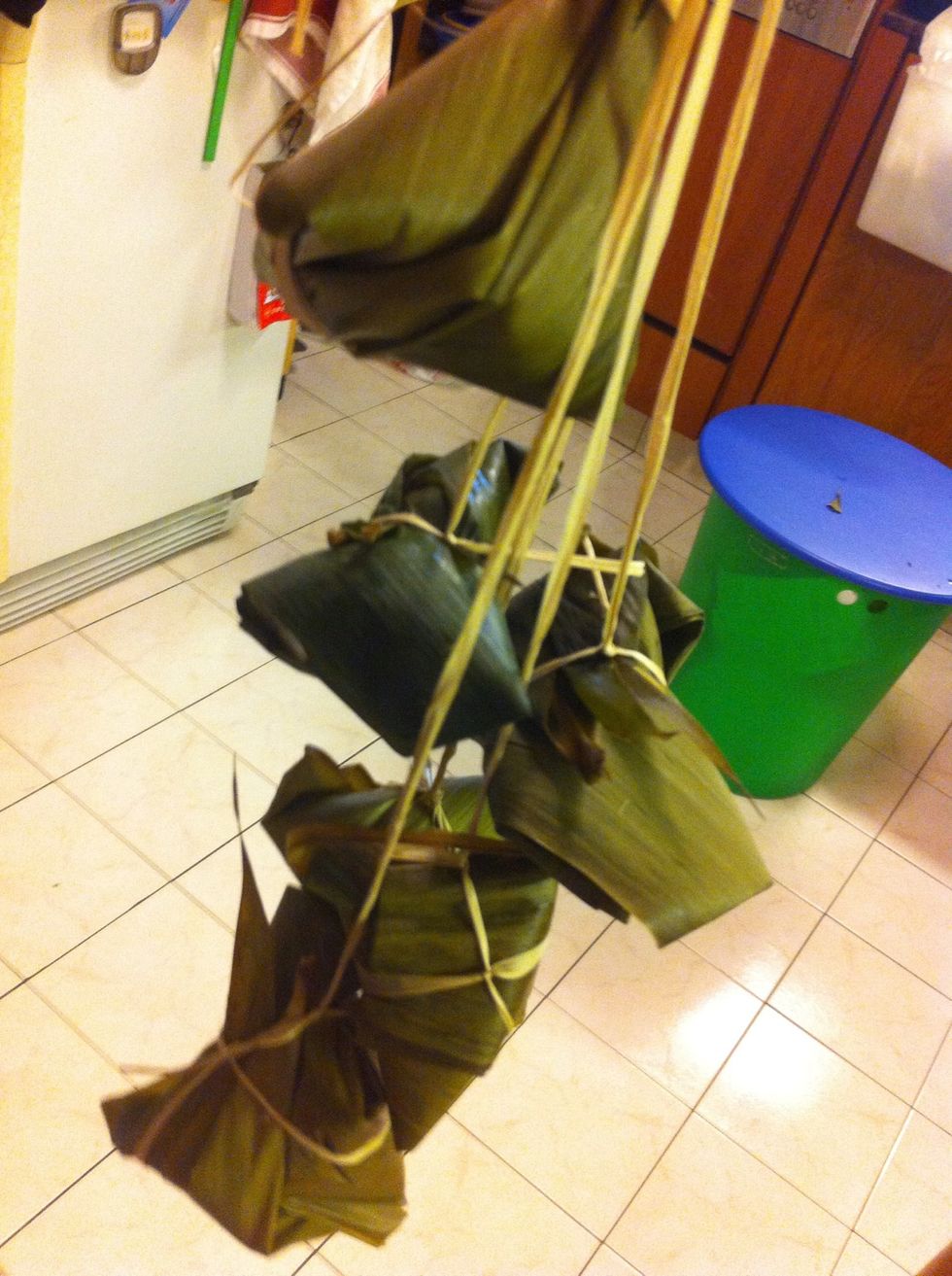 Wrap in softened leaves and tie tightly. Steam for 30 min in steamer.