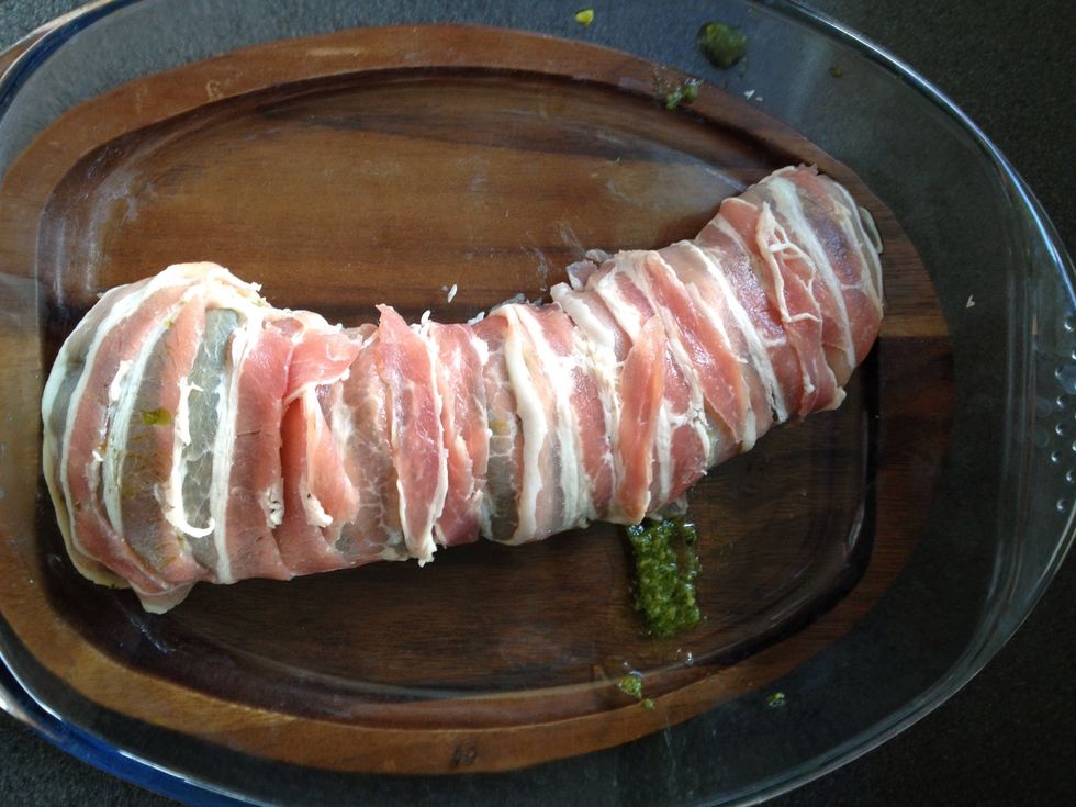 Wrap the bacon around the meat. (I only wrap the bacon on top of the meat, you can wrap it all around, but it will get messy :-)) and put the dish into the oven for 40 minuts.