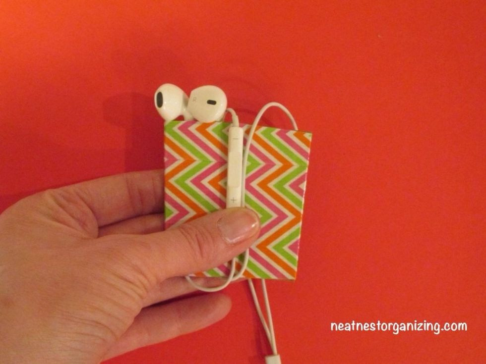 Wrap the cord around- accommodate the mic if your earbuds have one.