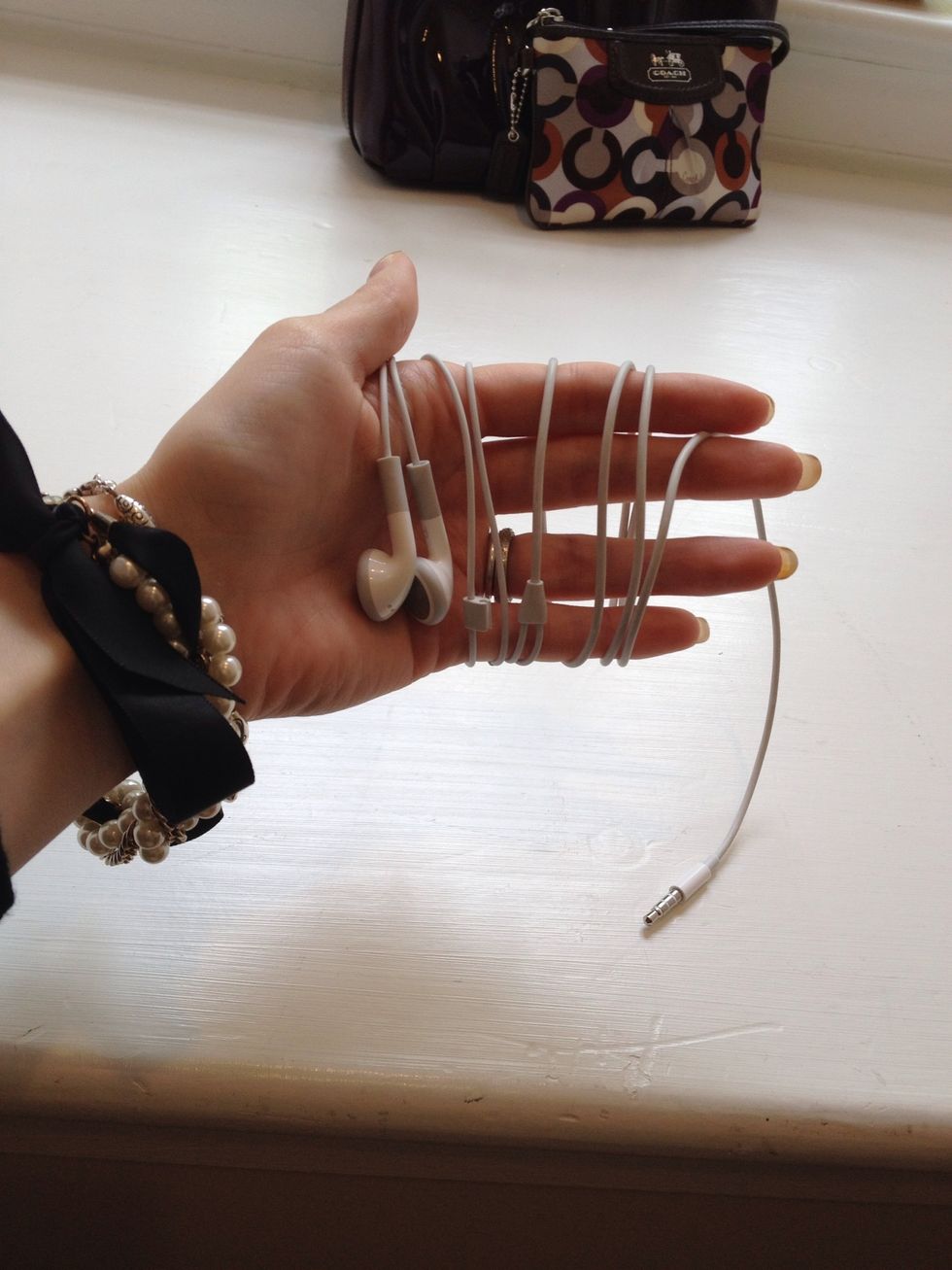 How to keep headphones from tangling in your purse B+C Guides