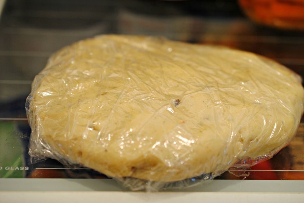Wrap the dough in plastic wrap and place in the refrigerator for 30 minutes.