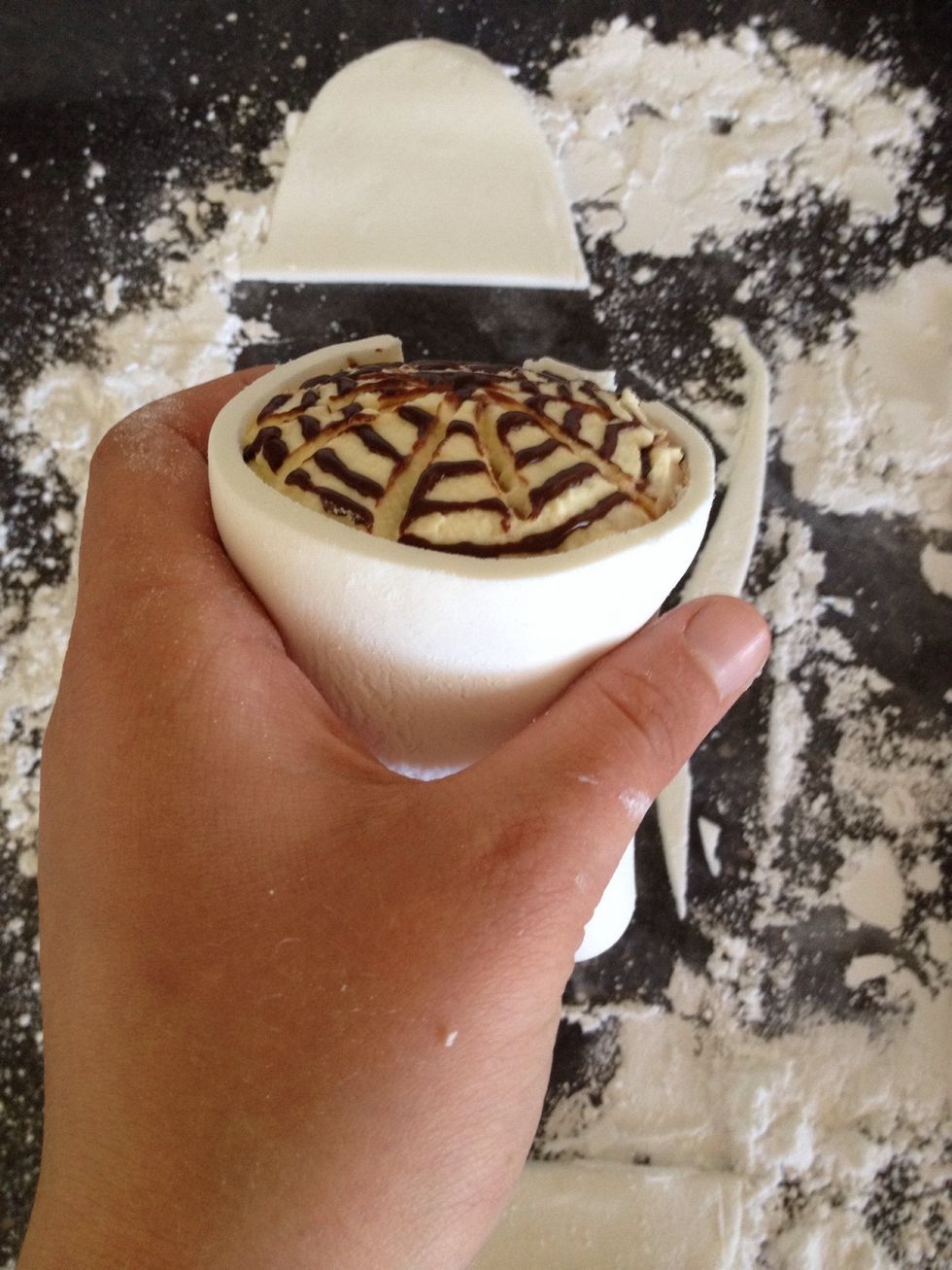 Wrap the fondant around the edge of your cupcake.