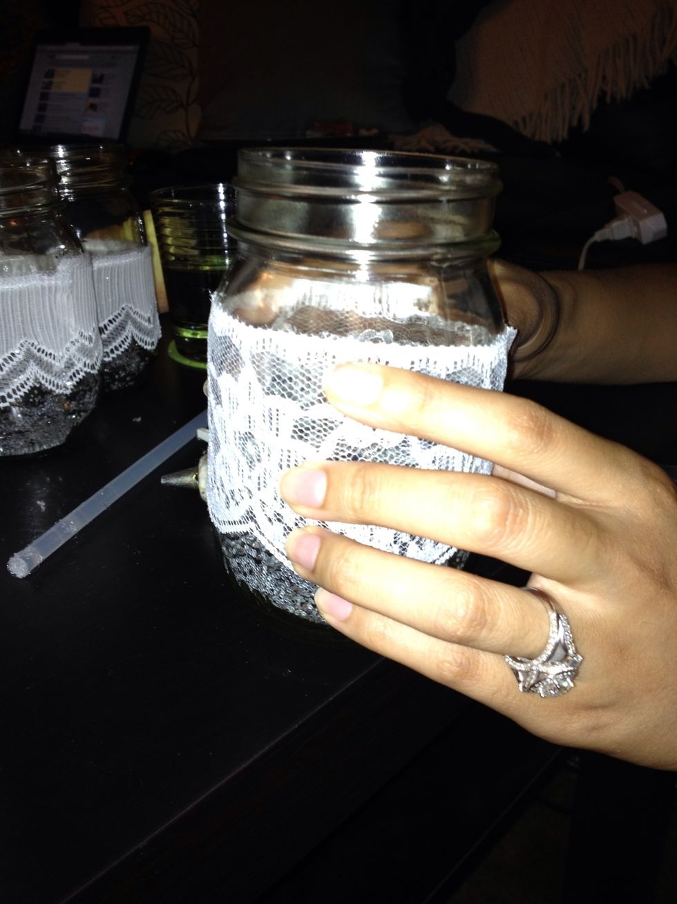 Wrap the lace around the jar