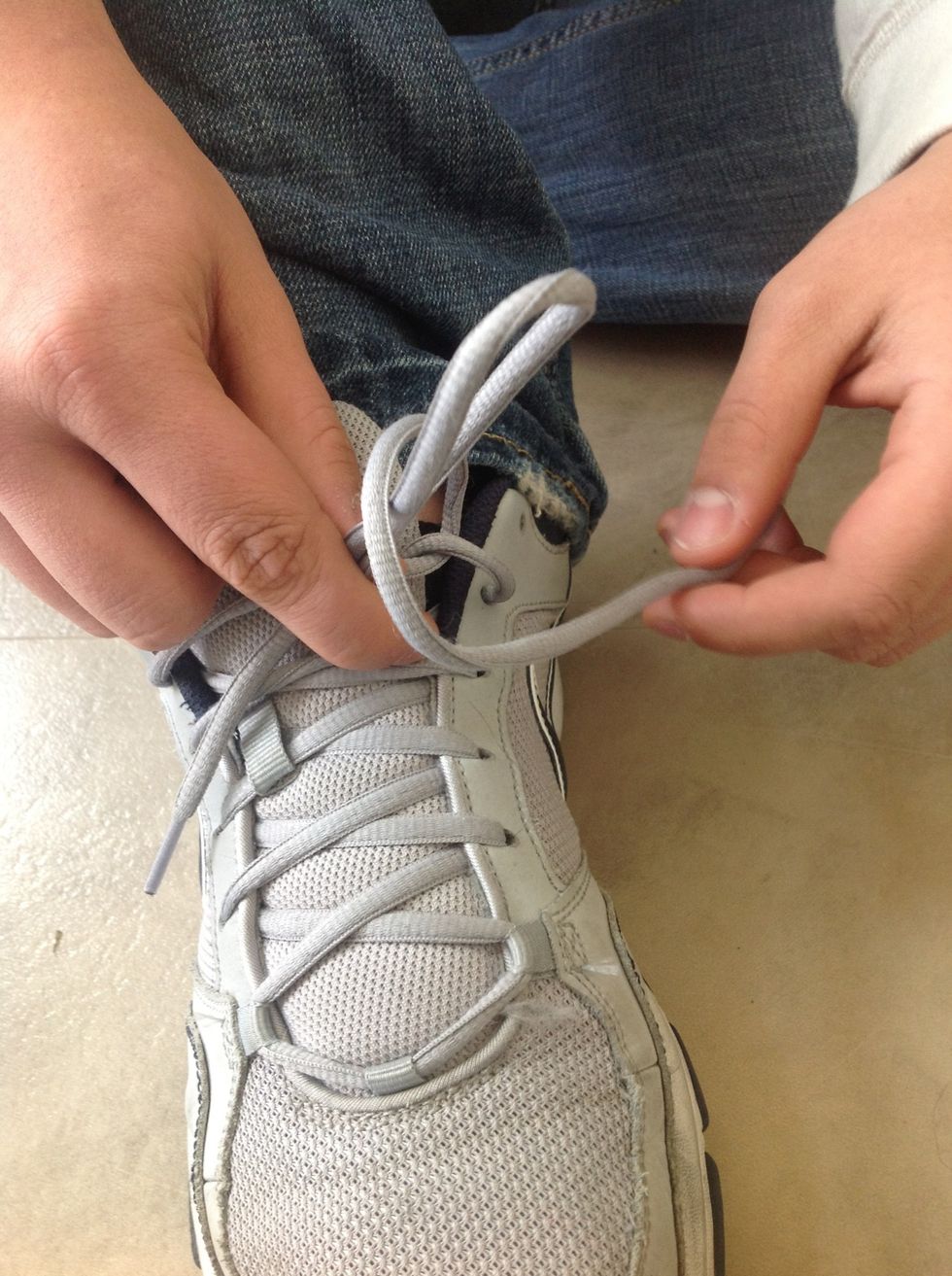 Wrap the other lace around the loop