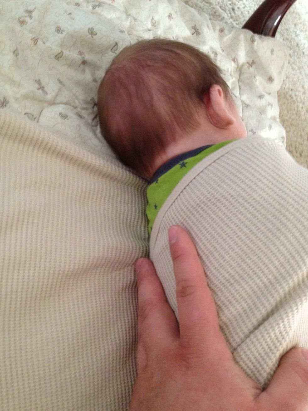 Wrap the right side of the upper blanket around the back and wedge between the back and blanket. When you wrap make sure you pull the blanket nice and snug.