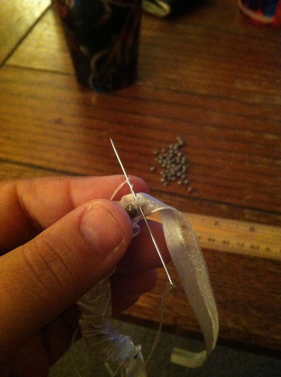 Wrap the thread around the needle tip 3 times.