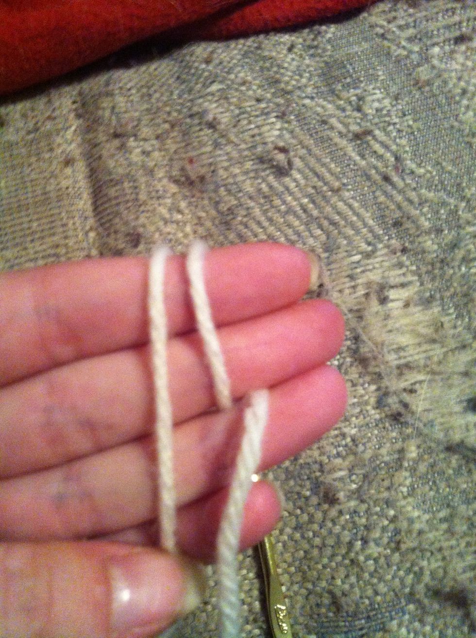 wrap the yarn around your middle and index finger. hold thight with your thumb