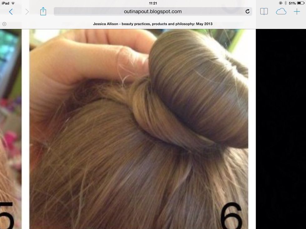 Wrap your hair around the ealastic