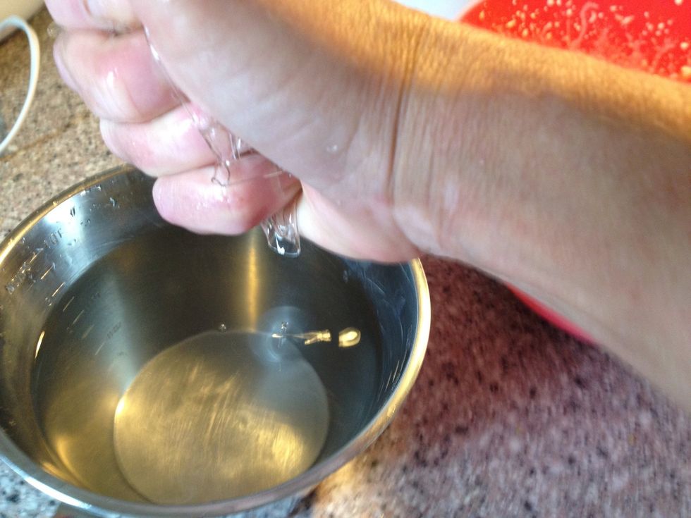 Wring the gelatine