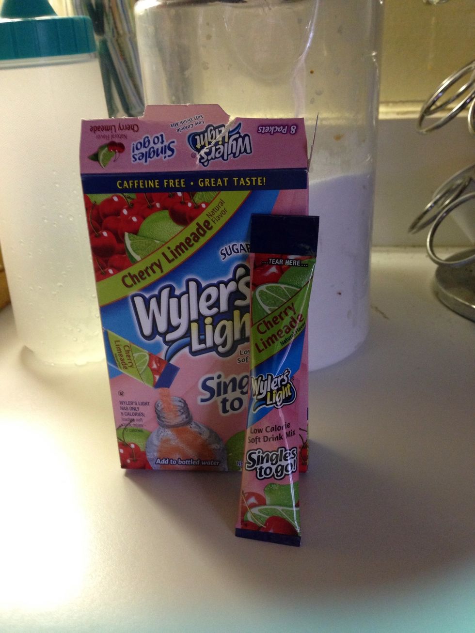 Wylers lights cherry limeade drink mix