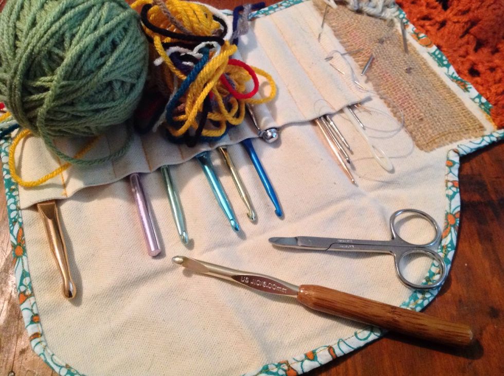 Yarn scraps, crochet hook, scissors.