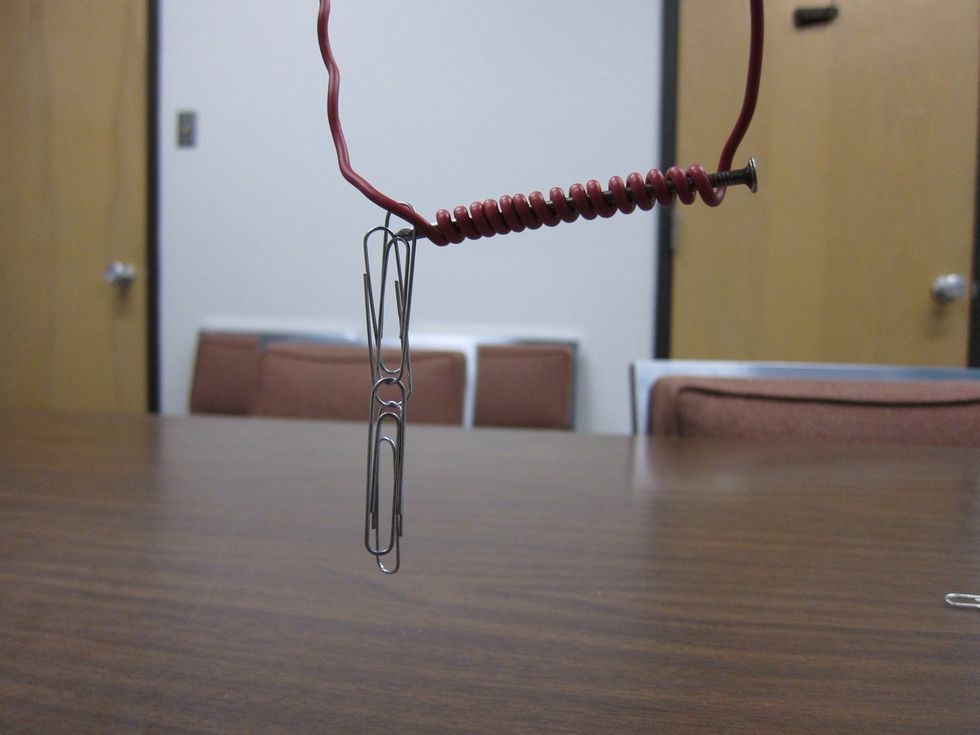 Yes! It lifts four paper clips!