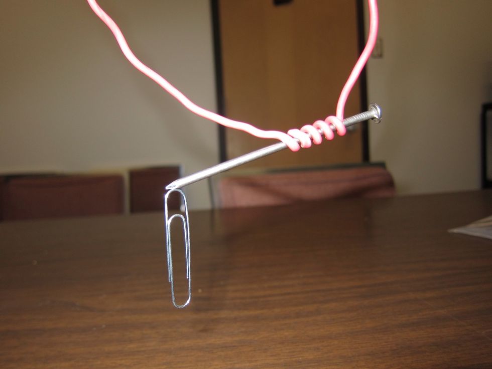 Yes! It lifts one paper clip!