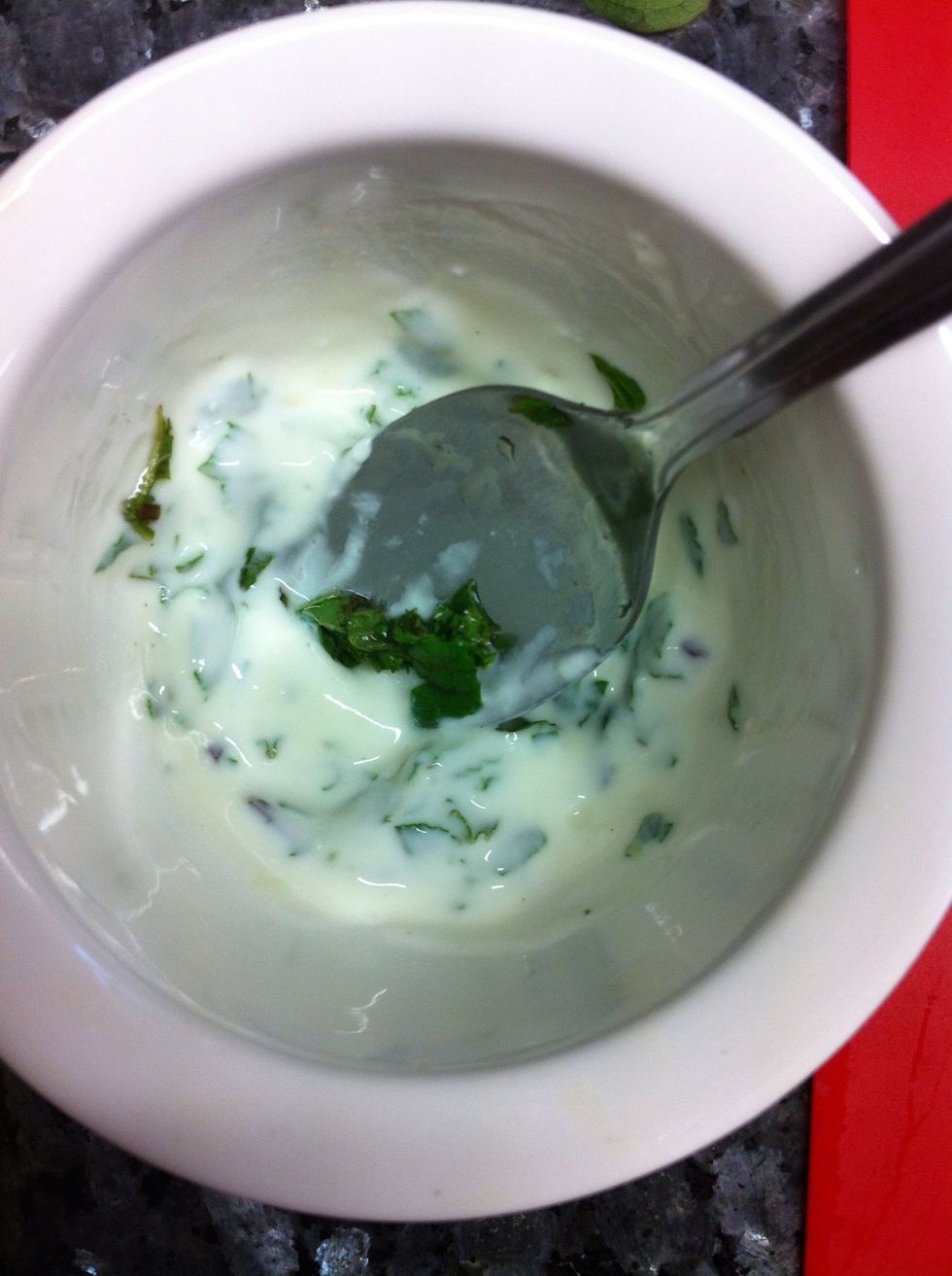 Yoghurty Dressing place youghurt, finely chopped mint and lemon juice in a bowl and mix