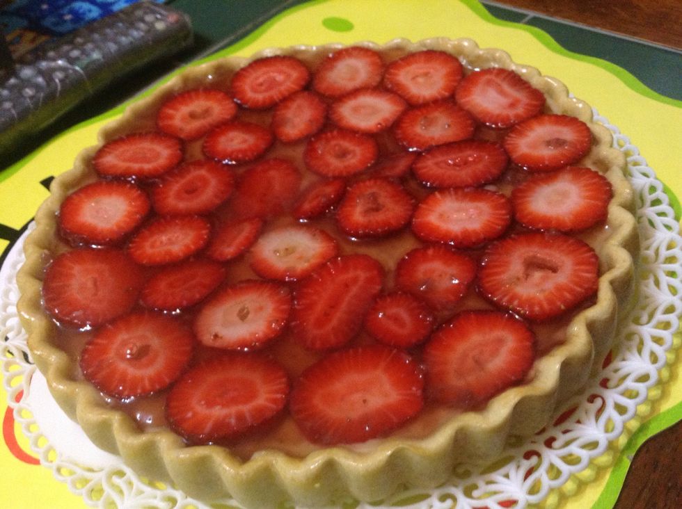 You can add a layer of strawberry jam to make it look even better. A tip: grab 1/4  of water  add 2-3 table spoons of jam and heat it in the microwave. Then add isinglass and stir. Cover the top.