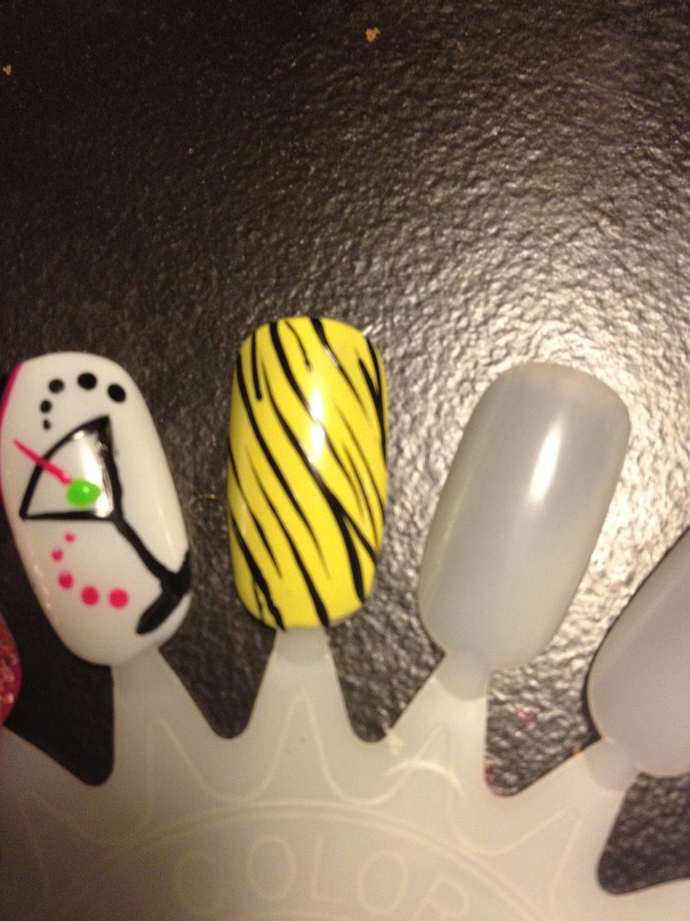 You can add more stripes in the empty spaces to add more detail of you wish, but please be careful, sometimes overcrowding the design sets it off.