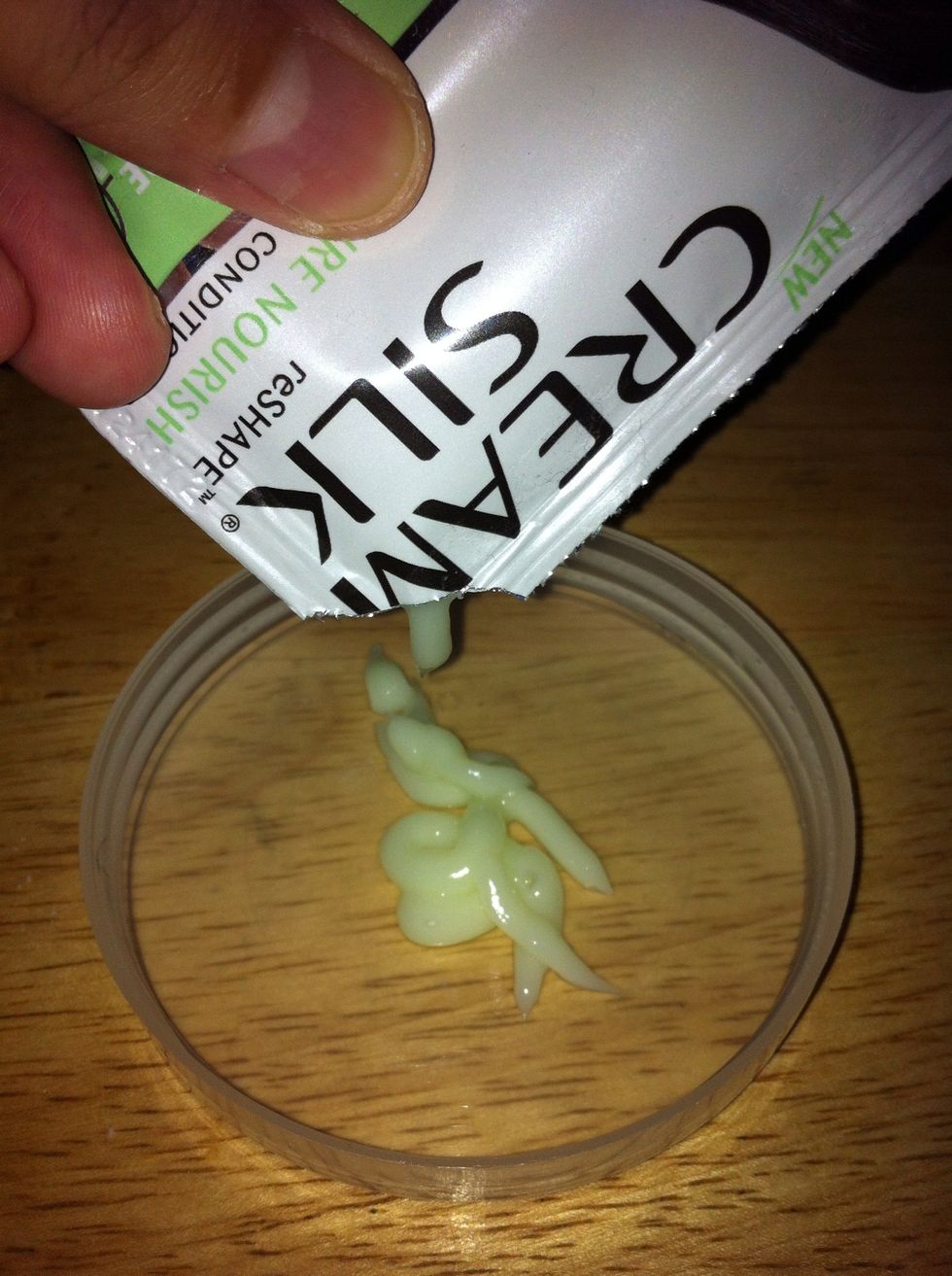 You can adjust the amounts used depending on the number of brushes you're going to clean. Here I used at least 4 tbsp of conditioner.