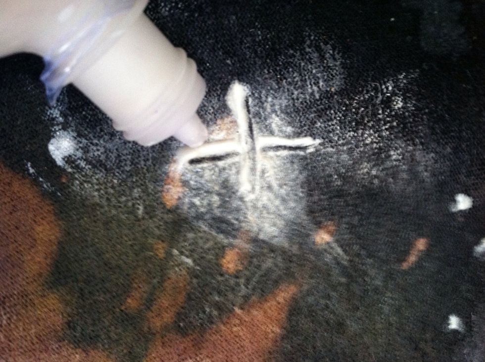 You can also draw stars on your smashed white acrylic dots.