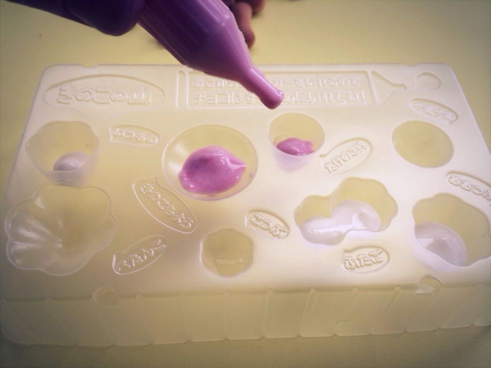 You can also just fill a little, then layer your colors