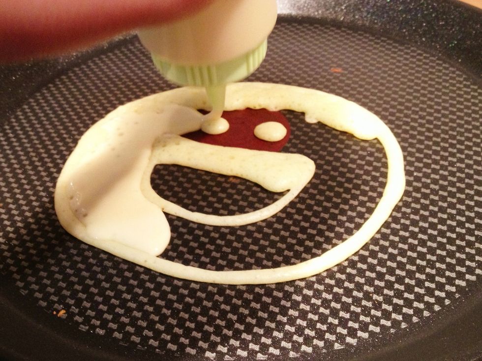 You can also just start from the centre and just squeeze out a generous amount of mix or draw out a containing shape and just fill it in.