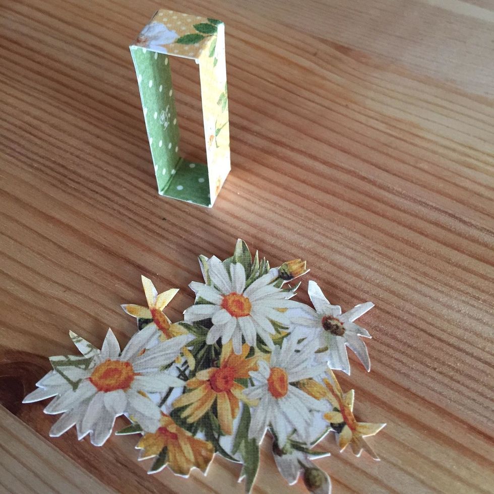 You can also make pieces like this one to glue to the pop-up structure.