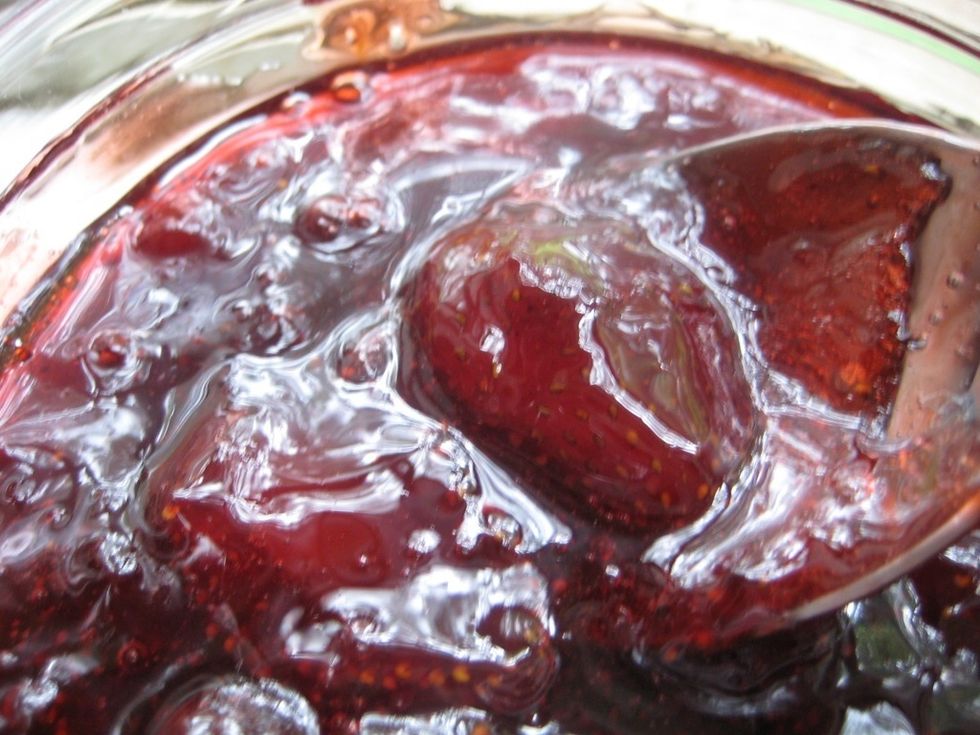 You can also transfer the jam directly to waiting airtight jars