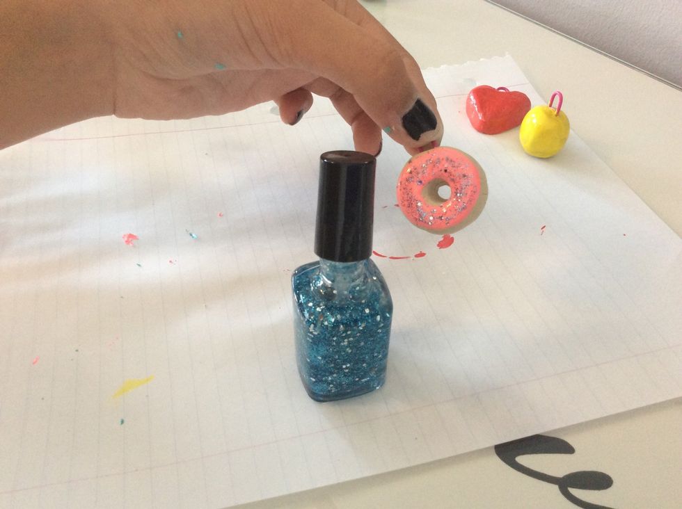 You can also use sparkles or little candies to help decorate