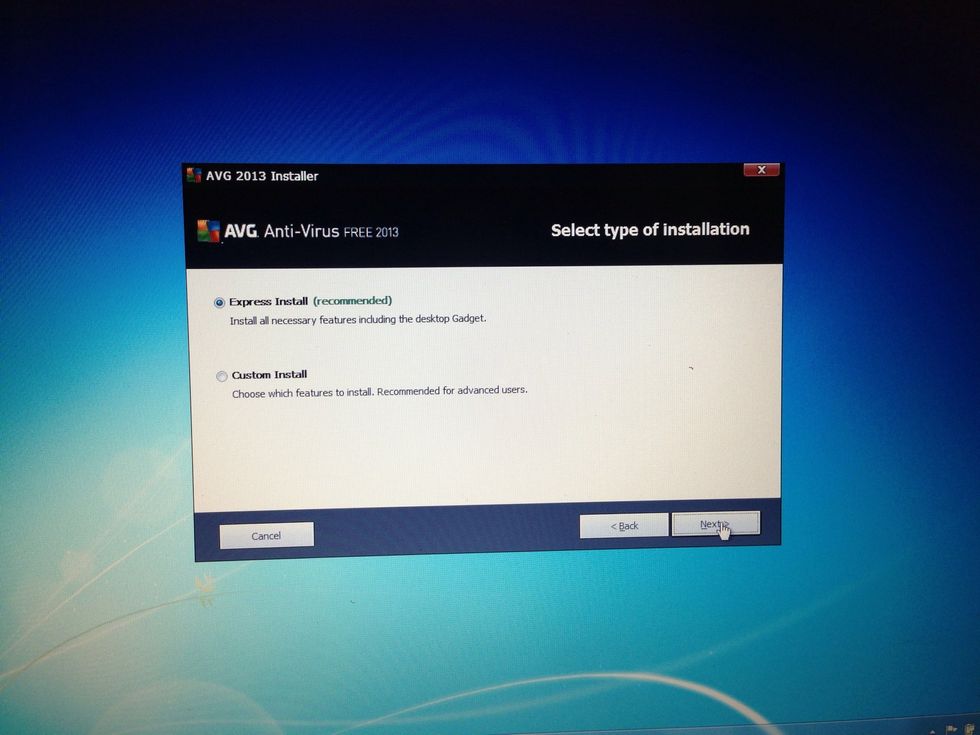 You can choose between express and custom install here. I go with the default "express install". Click the "next" button.