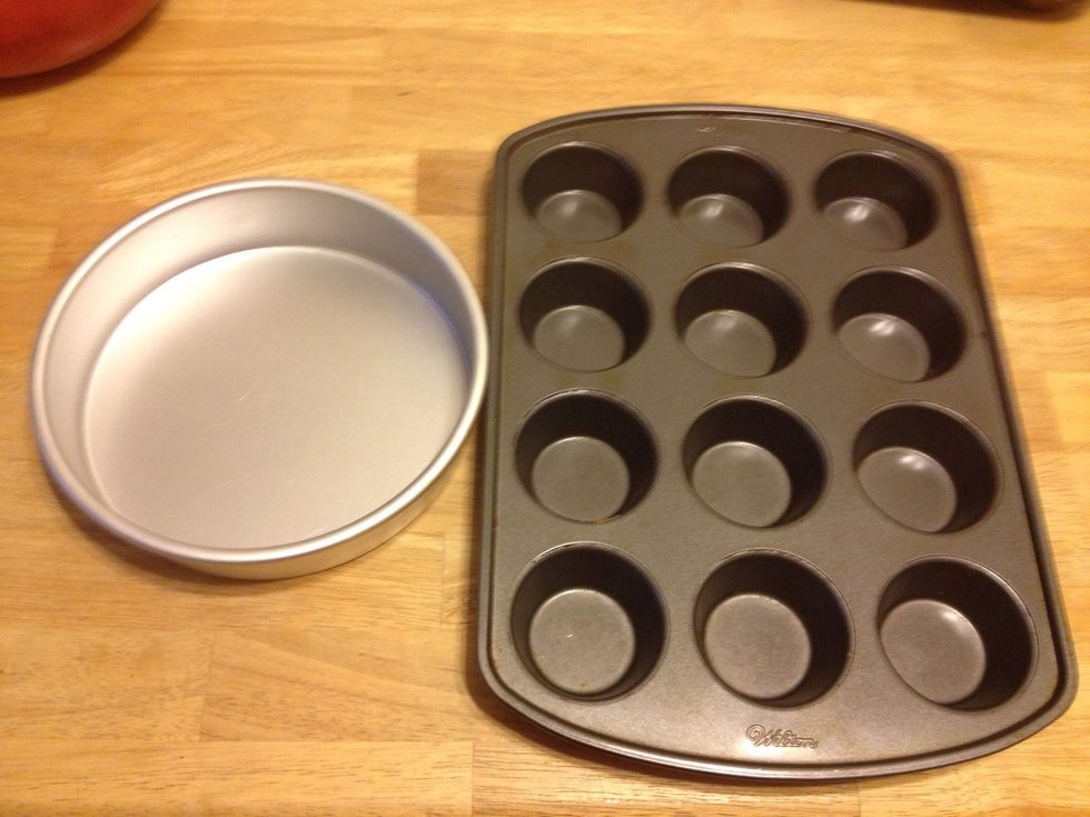 You can choose either a cake pan or muffin pan. Up to you.