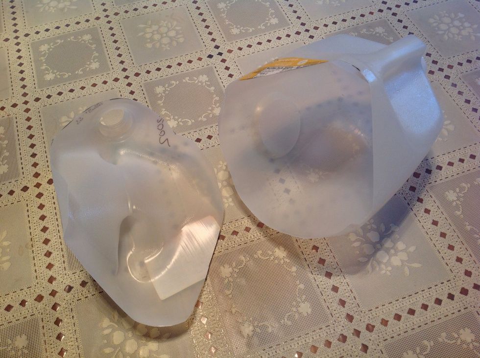 How to make a scoop from a milk jug B+C Guides