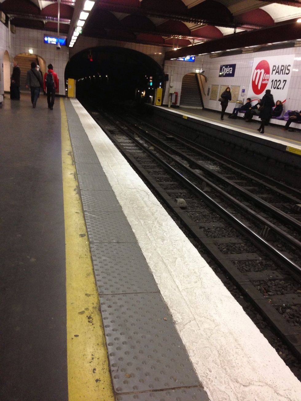 You can go faster if you wait in front of the dirty spots on the White ligne. This dirty spots are exactly in front of the wagon doors.