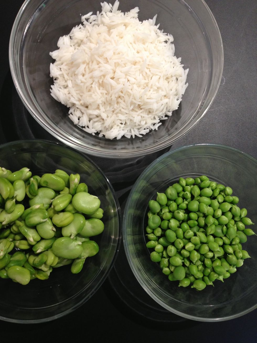 You can mix the three. Add 1TBsp of water. Put 1 min in the microwave. Or cover with water the beans and peas. Put 1 min in the microwave. Strain and mix the three. I add nothing. But...