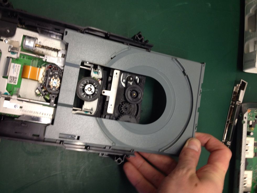 You can now slowly pull the drawer out.