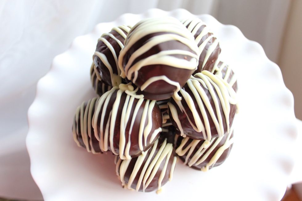 You can place the cake balls in mini-cupcake paper cases/liners/cups when they have hardened for easy serving and transporting. This also helps to keep fingers clean when people eat. :d