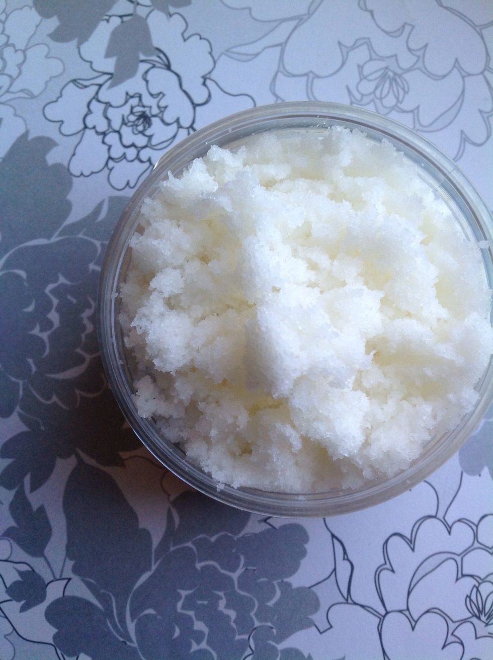 You can purchase this vegan scrub (mandarin.lavender) and other goodies at www.champdefleurs.tictail.com \ud83d\udc1d
