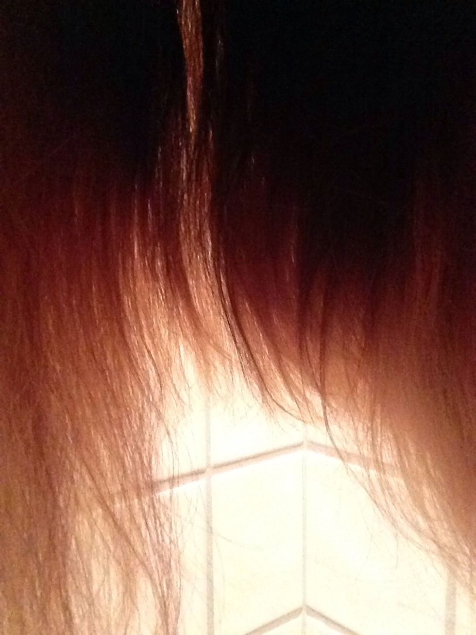 You can see that the cut of the hair is not straight... ( sorry that my hair is dry - I've done it so many times that I do it in dry hair now...)