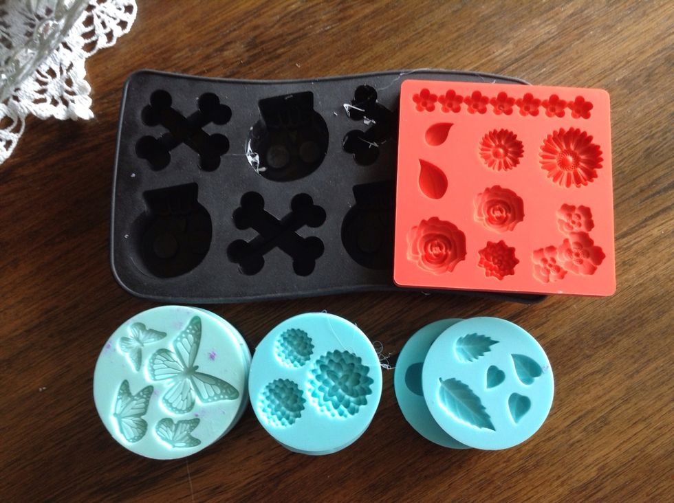 You can use all kinds of molds for wax tarts. The black is a silicone ice cube tray, the blue are for polymer and epoxy clay, and the orange is for Mod Podge shapes, but all work for tarts!
