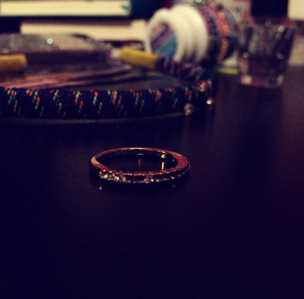 You can use the same method on other kind of jewels, like the small one on the ring. As you can see, I didn't coat this ring, so some of the small jewels fell off /: !