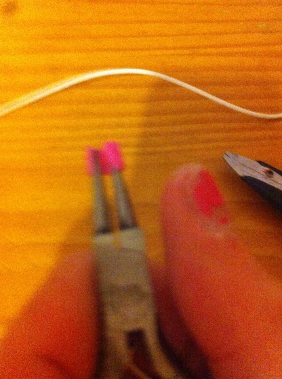 You can use your scissors as well for this part. Put it into the middle of the bead.