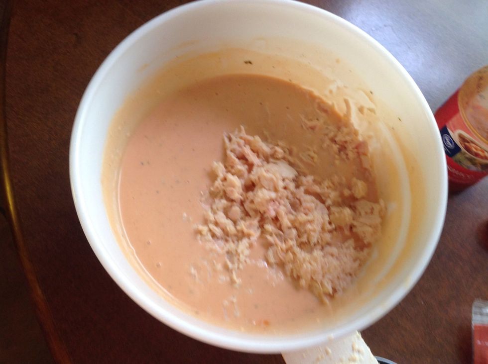 You can used any kind of chicken. Just make sure it is cooked. Make some chunks of bite size pieces and some shredded. And add to the ranch and hot sauce. Stir