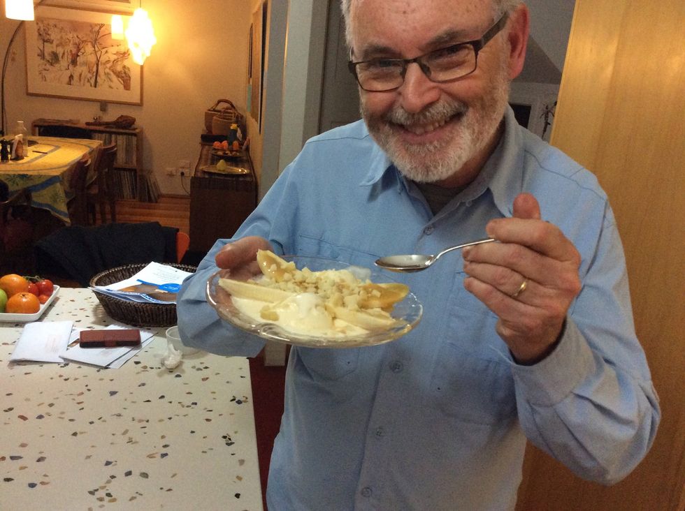 You have made a great banana split, here is my companion eating it with delight!