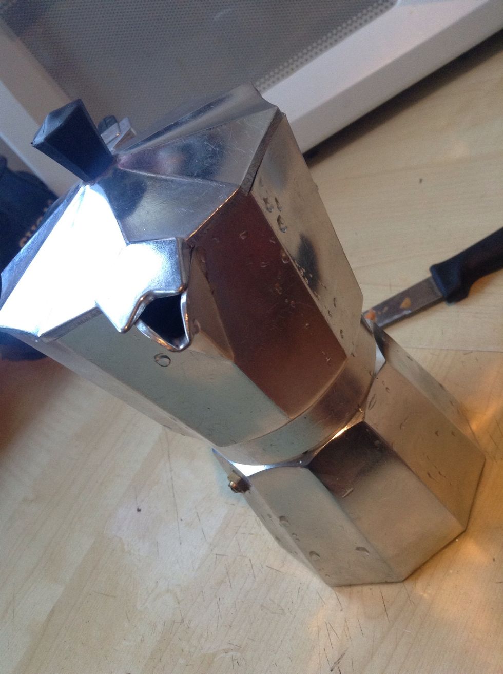 You have now completed the guide, just dry and screw the cafetiere together again and you have finished, thank you for reading this guide,please like and share.
