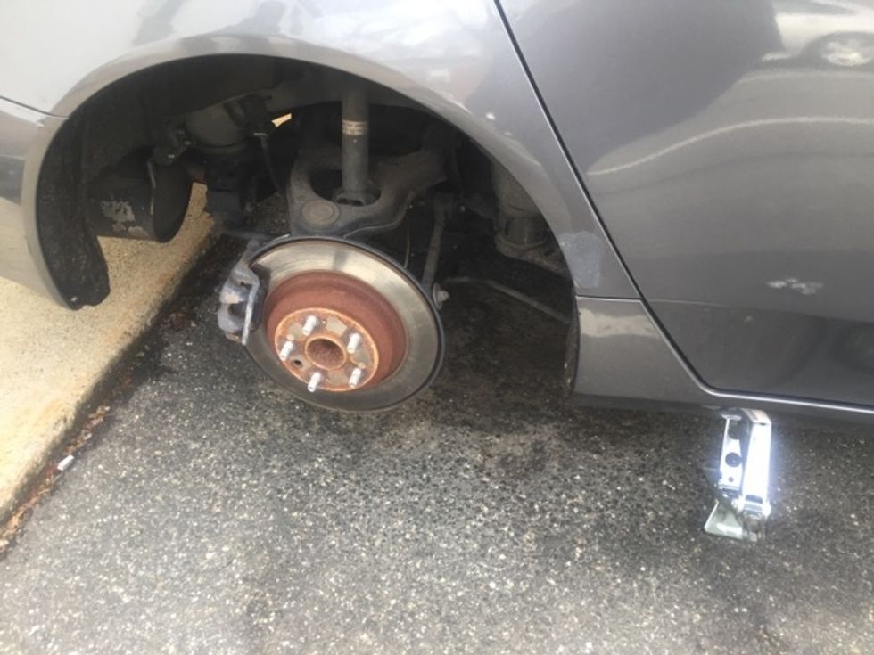 You have now successfully removed the damaged tire. We are half way through. Yes!