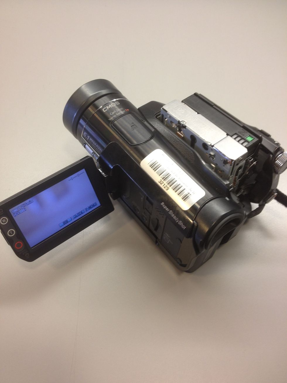 You have recorded some HDV footage and now you want to capture it to a computer. First you'll need to verify the camcorder settings. Make sure your tape is in the camcorder.