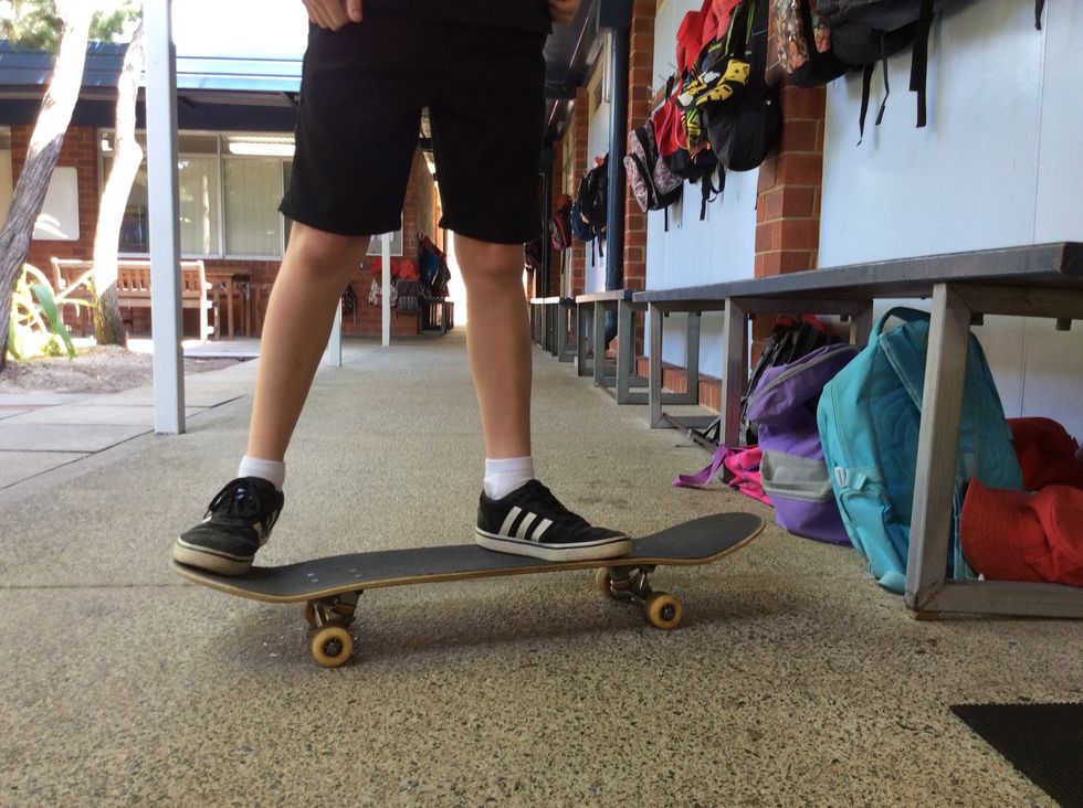 You have to have your back foot on the tail but make sure it is not to much at the back or you will slip Now your front foot has to be on the front four bolt but a bit back like in the photo.