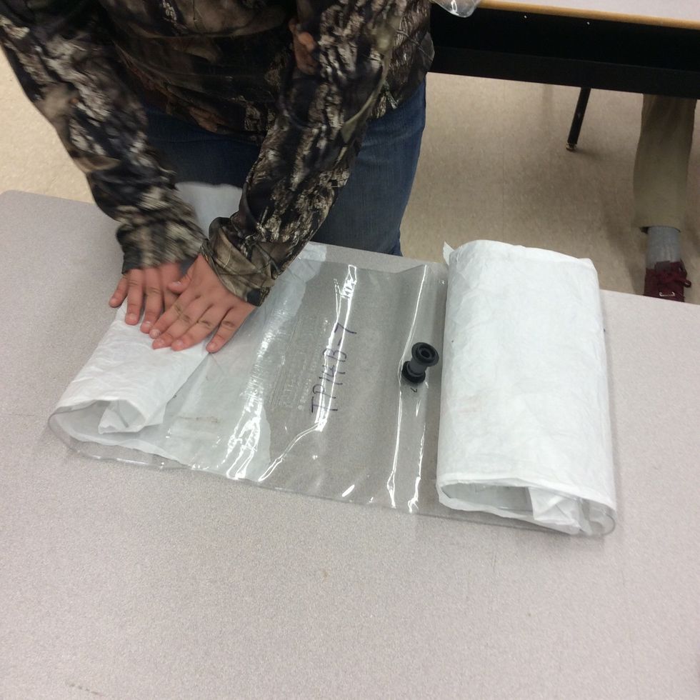 You have to roll both sides up to the centre pump. It has to match up in the middle.