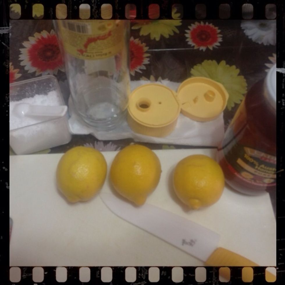 You'll need: 1 clean glass jar (I gulp down the whole bottle of Choya & recycled the bottle :)) 3 lemons 500g 100% pure honey Salt to clean the lemon Chopping board & knife