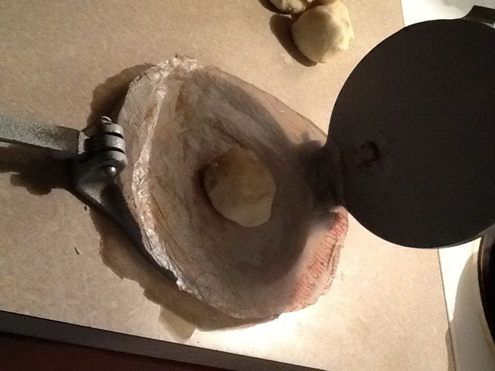 You'll place one of the plastics on the bottom and you'll place the small masa dough on it like this
